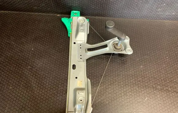 Opel Astra J Rear door manual window regulator 13260131 915347103 000147