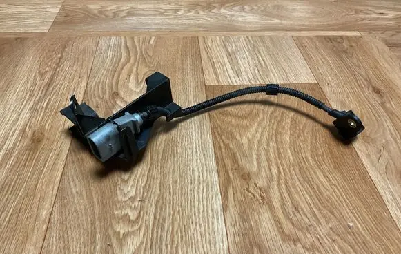 Volkswagen PASSAT B6 Crankshaft position sensor 9805940