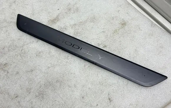 Tesla Model Y Front sill trim cover 149430100B