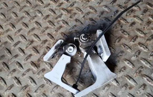 Rear door hinge set