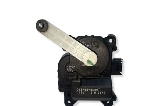 Toyota Avensis T250 Air flap motor/actuator 0637008680
