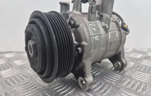 BMW 4 F32 F33 Air conditioning (A/C) compressor (pump) 9330831