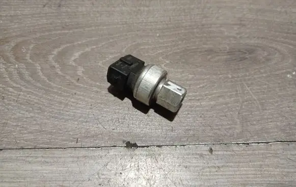 Volvo S80 Air conditioning (A/C) pressure sensor 31292004