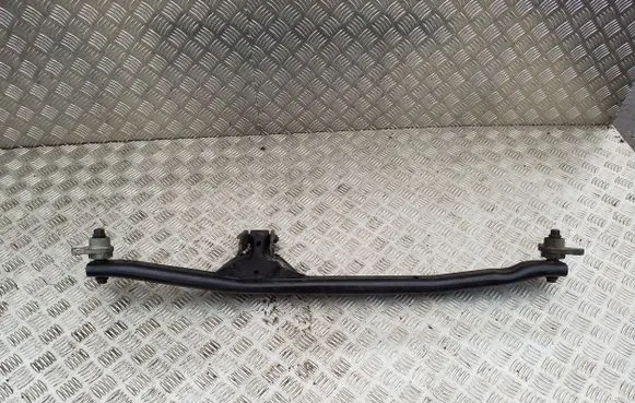 Volvo S60 Engine mounting bracket