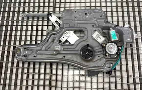 Hyundai Santa Fe Front door window regulator with motor 8247026020