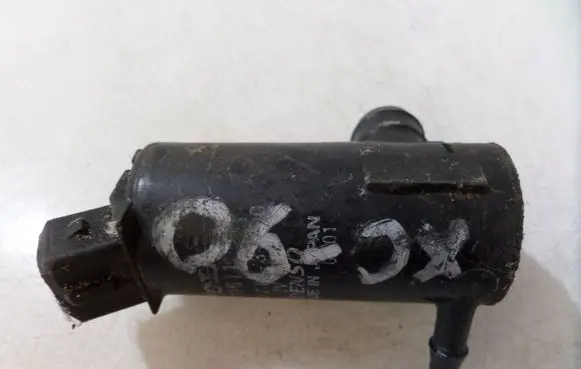 Volvo XC90 Windscreen/windshield washer pump 9169611