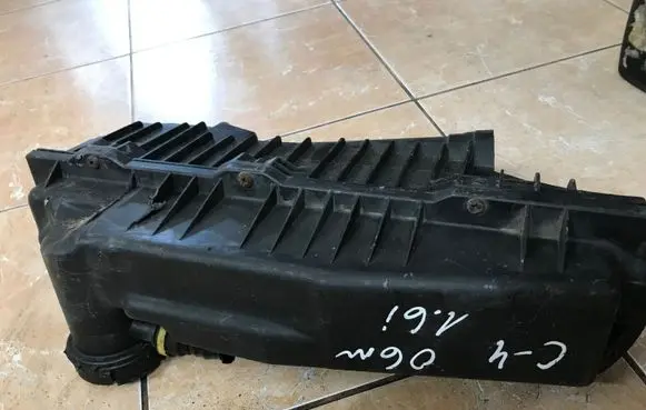Citroen C4 I Picasso Air filter box 9650644480