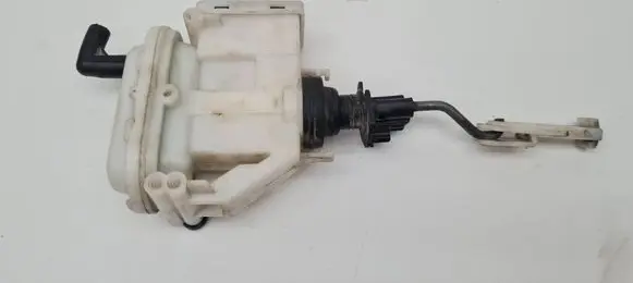 Volkswagen PASSAT B4 Central locking vacuum pump 357862153H