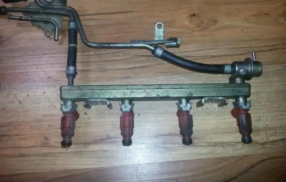 Nissan Almera N16 Fuel main line pipe 166009f600