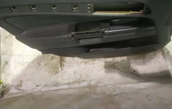 Opel Zafira B Front door card panel trim