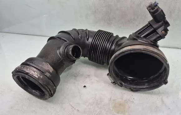 Mercedes-Benz E W212 Turbo air intake inlet pipe/hose A6510900337