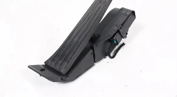 BMW 1 E81 E87 Accelerator throttle pedal 6786588