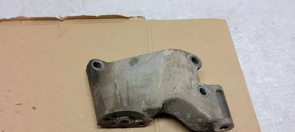 Opel Zafira A Engine mounting bracket 90571112 24492021