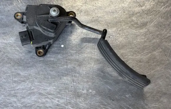 Renault Modus Accelerator throttle pedal 8200139323