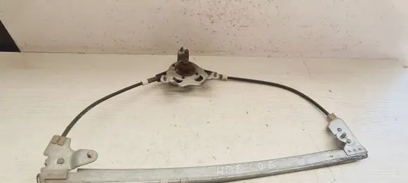 Rear door manual window regulator