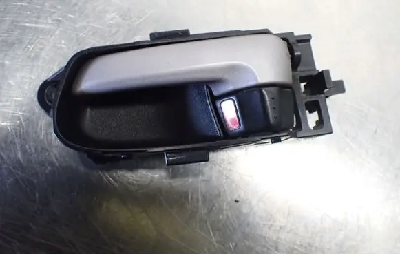 Suzuki Grand Vitara II Rear door interior handle trim 