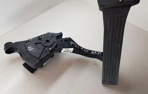 Hyundai i40 Accelerator throttle pedal 327272T900