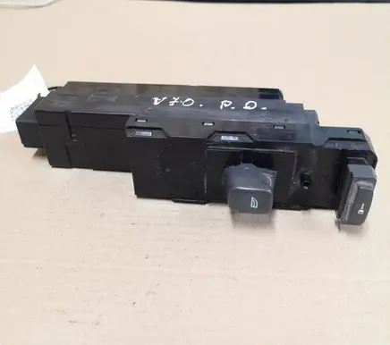 Volvo V70 Electric window control switch 7923