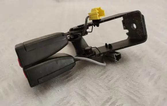 Volvo XC60 Middle seatbelt buckle (rear) 39838367