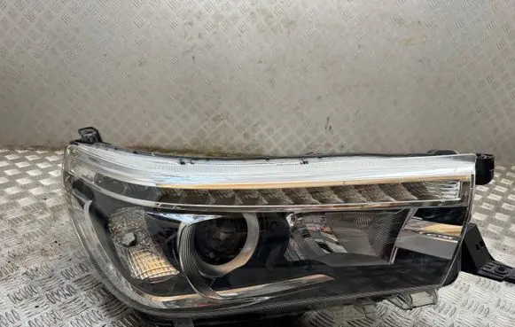 Toyota Hilux (AN120, AN130) Headlight/headlamp