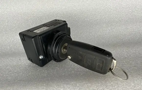 Volkswagen Touareg I Ignition lock 3D0905865E 33300101 0363541537390501