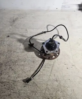 Volkswagen PASSAT B5 Rear wheel hub 8E0927807