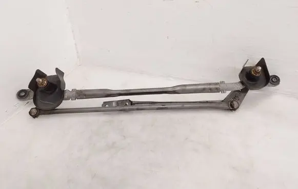 Toyota Hilux VIII Front wiper linkage 