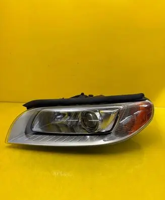 Volvo V70 Headlight/headlamp 31283915