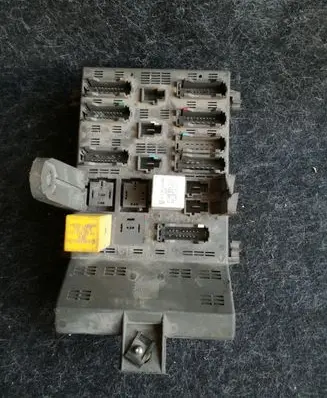 Renault Laguna I Fuse module 7700821586