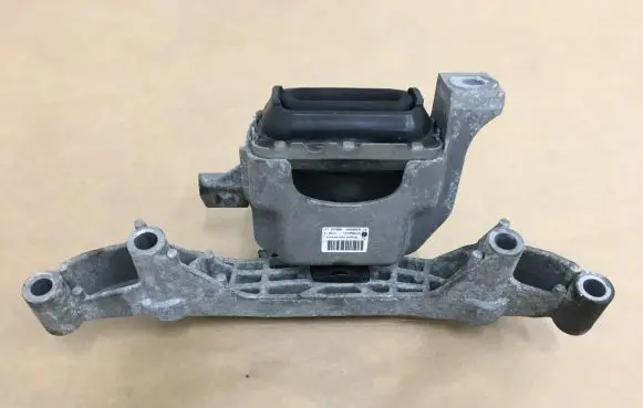 Mini Cooper Countryman R60 Engine mounting bracket 6772032 67674110