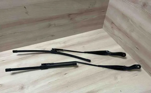Alfa Romeo 159 Front wiper blade arm 60699861 60699859