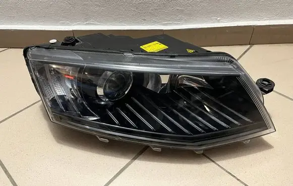 Skoda Octavia Mk3 (5E) Headlight/headlamp 5E1941018B