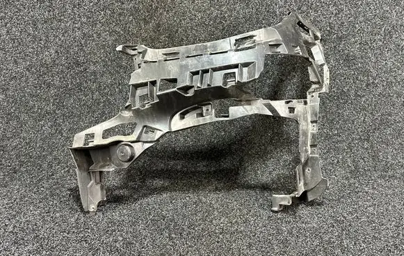 Mercedes-Benz E W213 Front bumper mounting bracket A2138857104