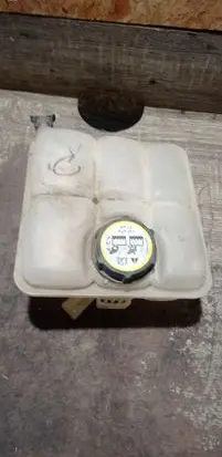 Ford Focus Coolant expansion tank/reservoir 8V618K218A