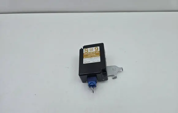 Toyota Prius+ (ZVW40) Other control units/modules 8974047090 2713000493