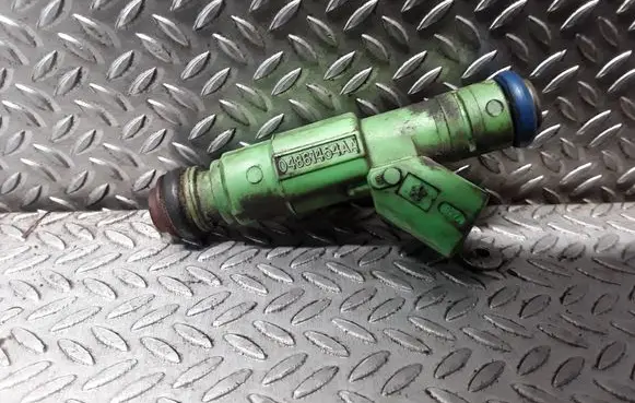 Chrysler Town & Country IV Fuel injector 04861454AA