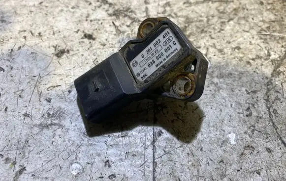 Audi A4 S4 B7 8E 8H Air pressure sensor 038906051C 0281002401