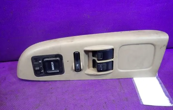 Renault Megane I Quarter vent window switch 8X23U