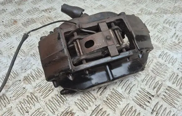 BMW 7 E38 Front brake caliper 20557601