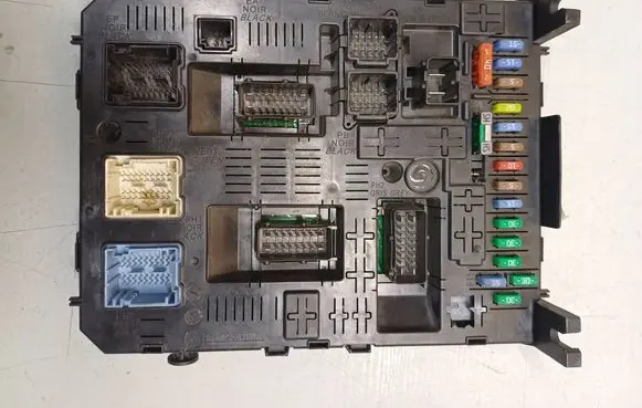 Peugeot 3008 I Comfort/convenience module 966405878002 281208364 2811924620