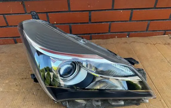 Toyota Yaris Headlight/headlamp
