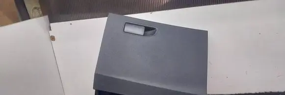 Peugeot 3008 II Glove box E0323036