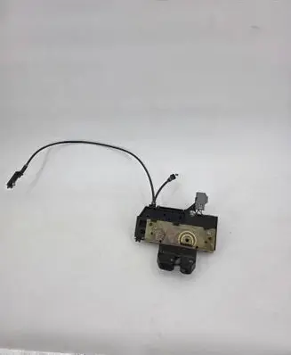 Volvo XC90 Loading door lock 8613831