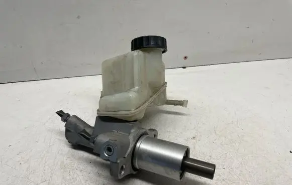 Mercedes-Benz C W204 Master brake cylinder A2044300102