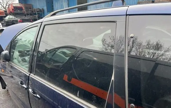 Toyota Previa (XR30, XR40) II Rear door window glass 