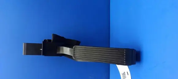 Mercedes-Benz E W211 Accelerator throttle pedal A2113000904