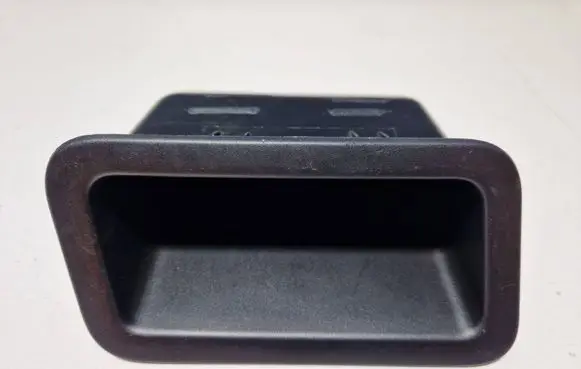 Renault Kadjar Tailgate trim 909401164