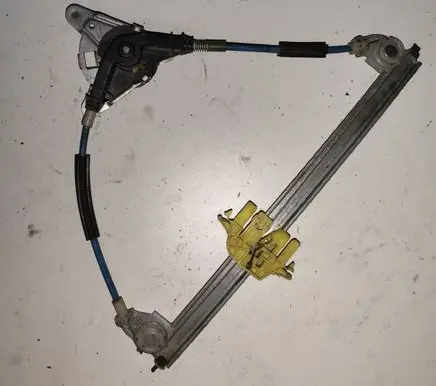 Rear door manual window regulator