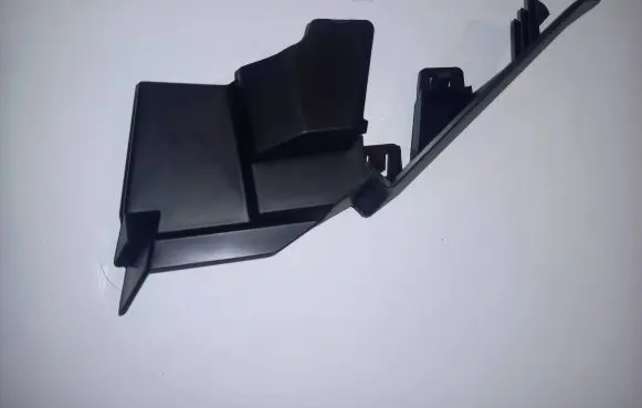 Suzuki Swift II Wiper trim 7237168L10