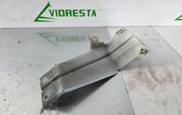Opel Antara Fender mounting bracket